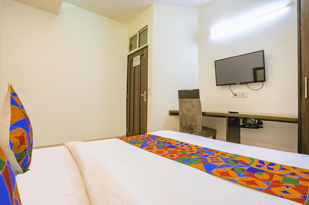 Fabhotel Jpm The Grand Bella - Nr Nehru Place Market Нью-Дели Экстерьер фото